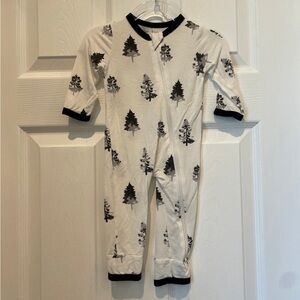 Kyte Baby Black and White Tree Zippered Romper, size 3-6 M